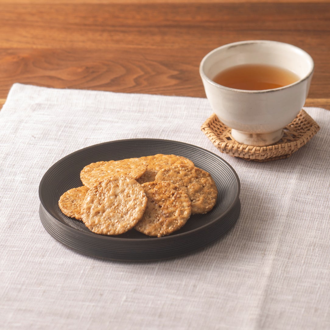 オーサワの有機玄米白胡麻せんべい 60g｜オーサワジャパン