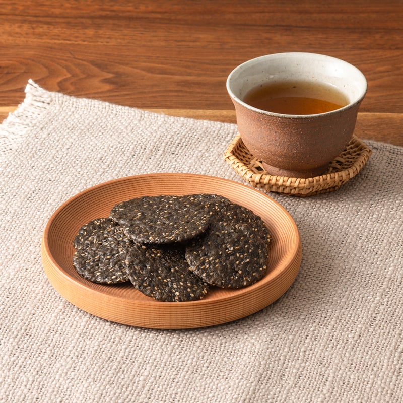 オーサワの有機玄米黒胡麻せんべい 60g｜オーサワジャパン